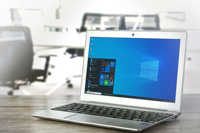 Windows 10 laptop képe a pixabay.com-ról