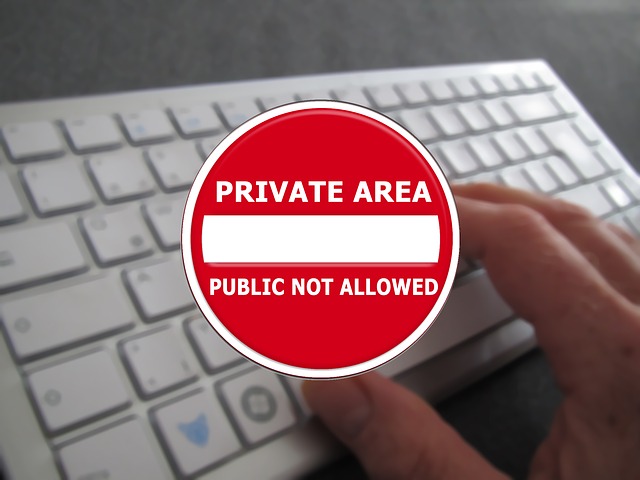 Behajtani tilos tábla képe a pixabay.com-ról